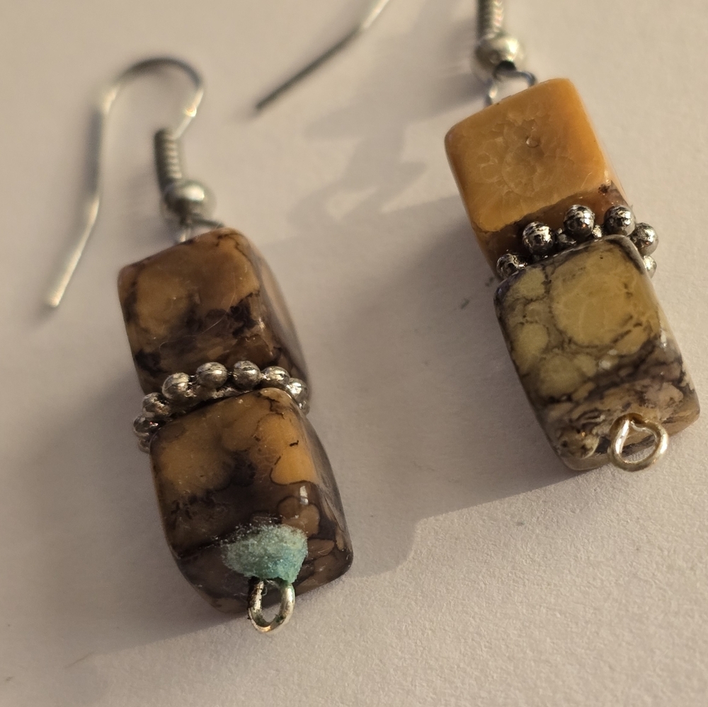 Stone earrings handmade silver tone tan peach cube square beads beaded - Picture 5 of 6